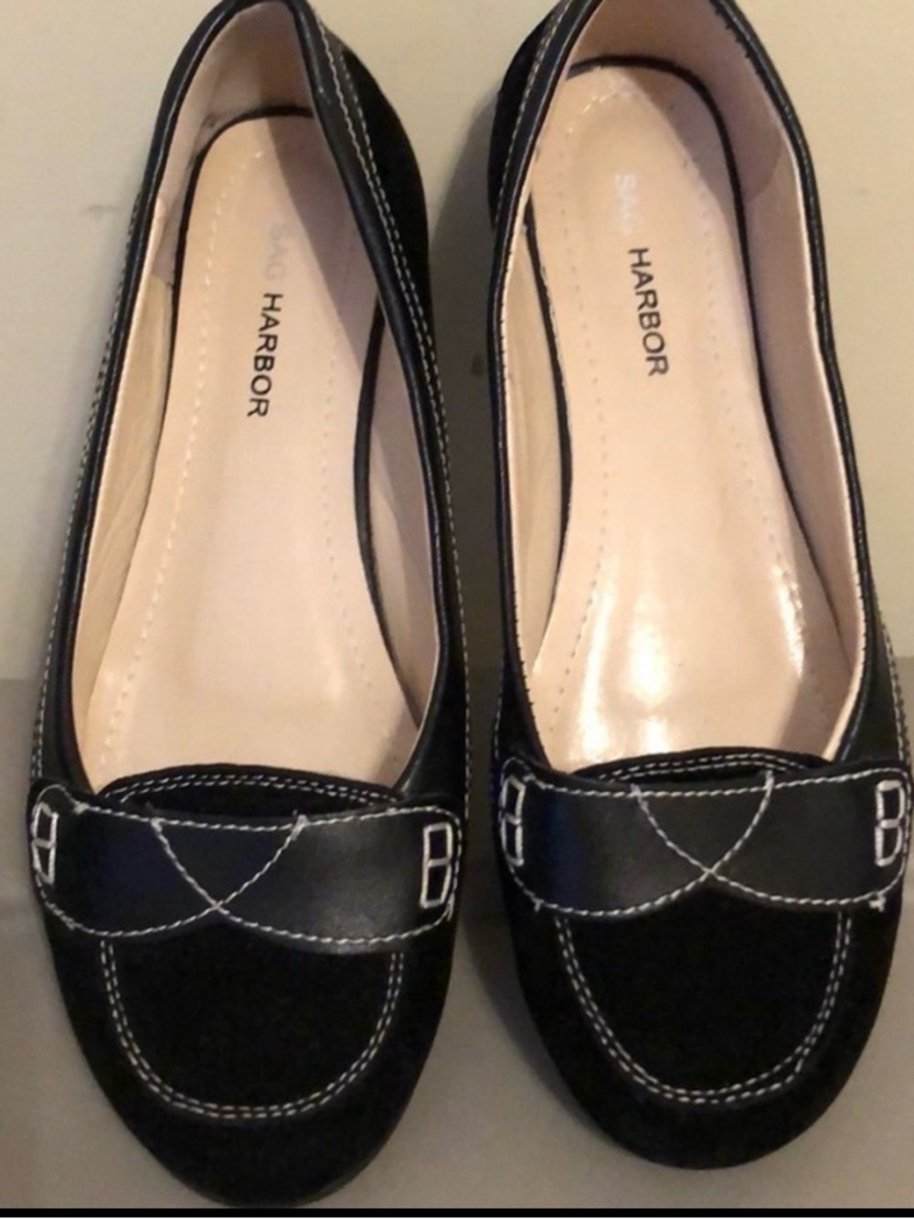 Sag Harbor Black Womens Loafers with White Stitching. Size 7